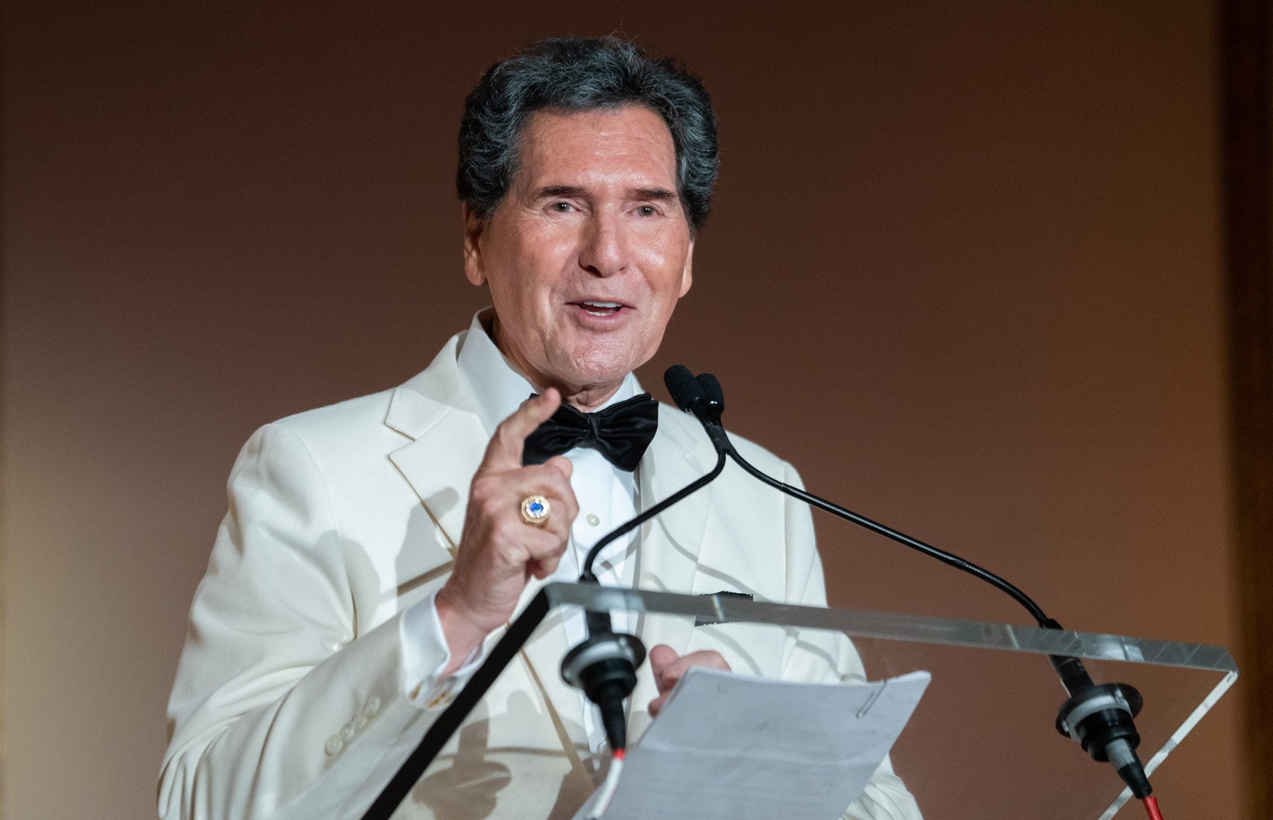 Ernie Anastos, Emmy Award-winning news anchor, dies at 82