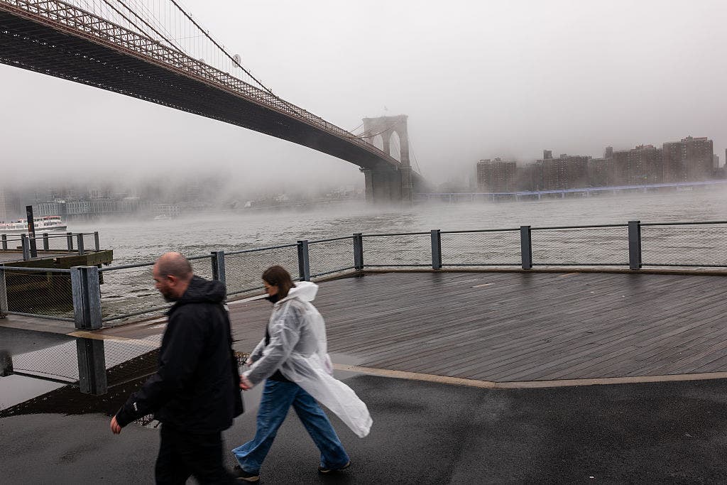 Strong winds in NYC, NJ, Long Island knock out power, disrupt flights | See outage tracker