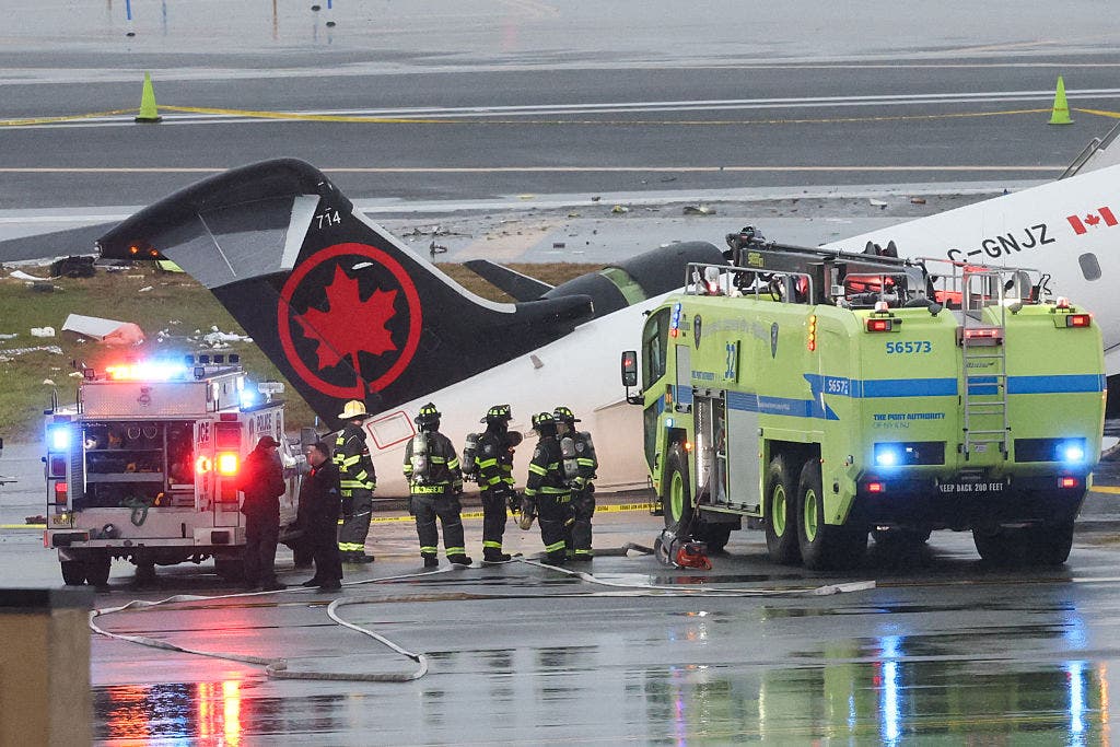 LaGuardia crash recap: Pilots, passengers, victims, investigation latest l LIVE coverage