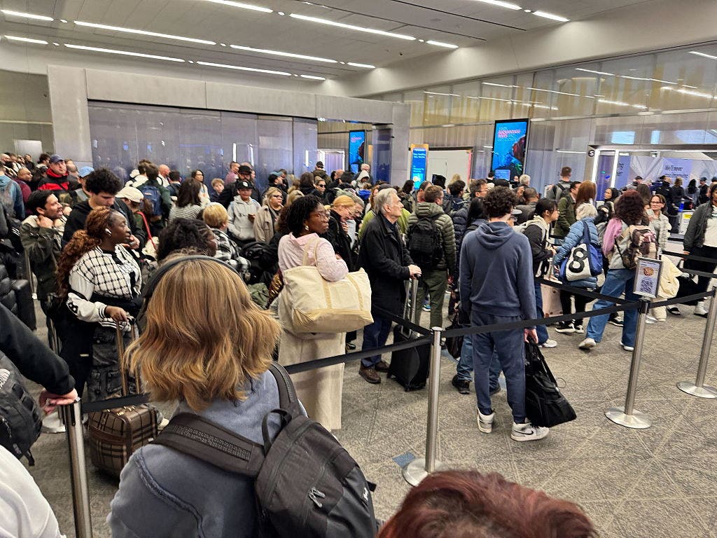 LGA wait times snarl as crash investigation continues