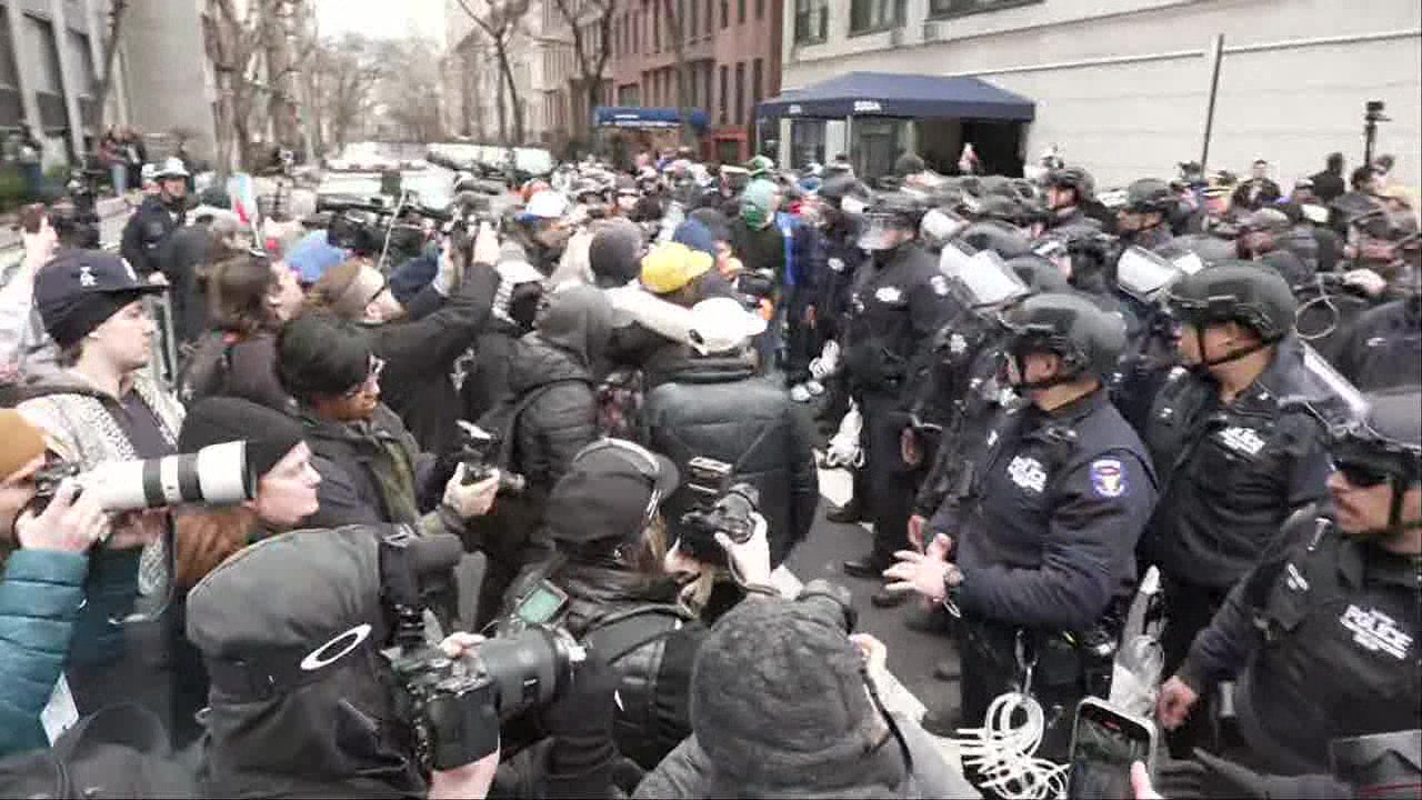 Gracie Mansion protests: Bomb squad investigating 2 'ignited devices' thrown into crowd