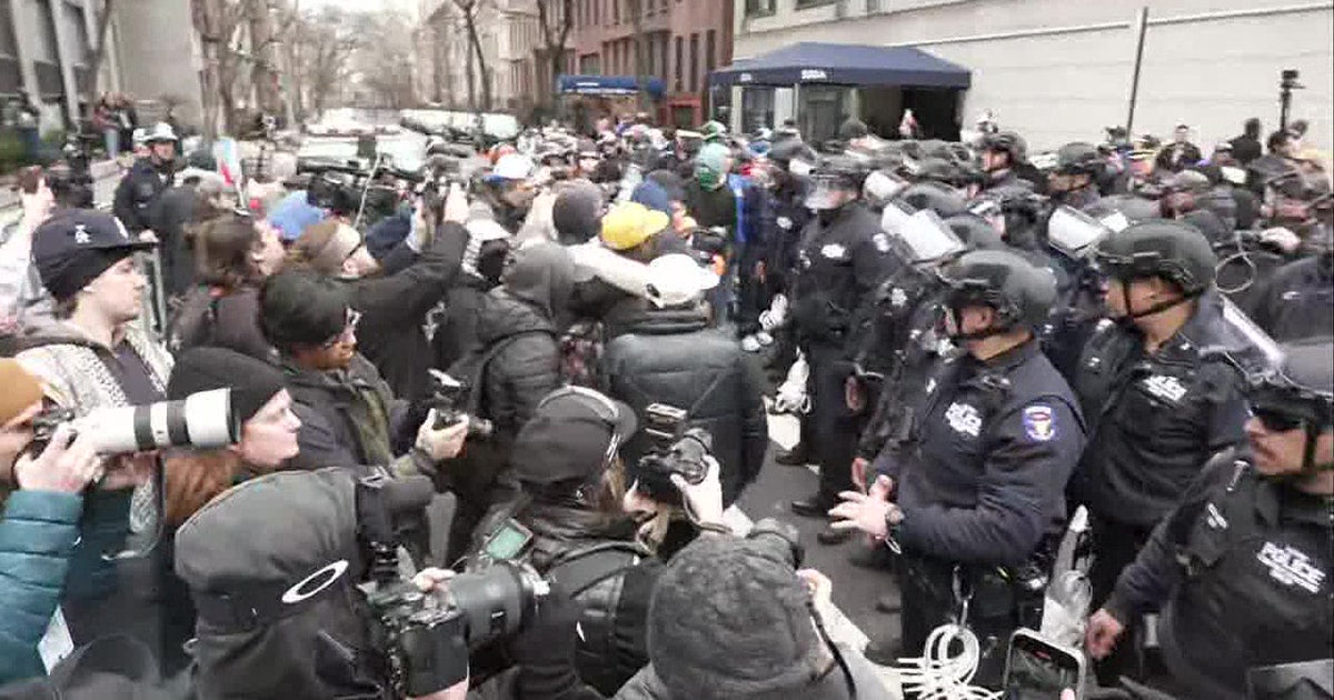 Gracie Mansion protests: Bomb squad investigating 2 'ignited devices' thrown into crowd