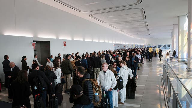 TSA delays worsen at LaGuardia as PreCheck lines hit 2 hours