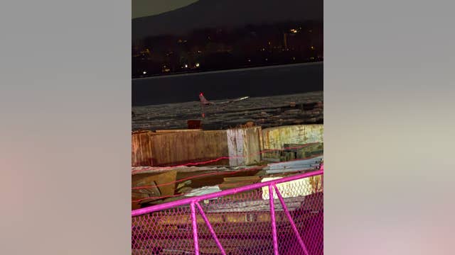 Plane makes emergency landing in Hudson River; all rescued, no deaths
