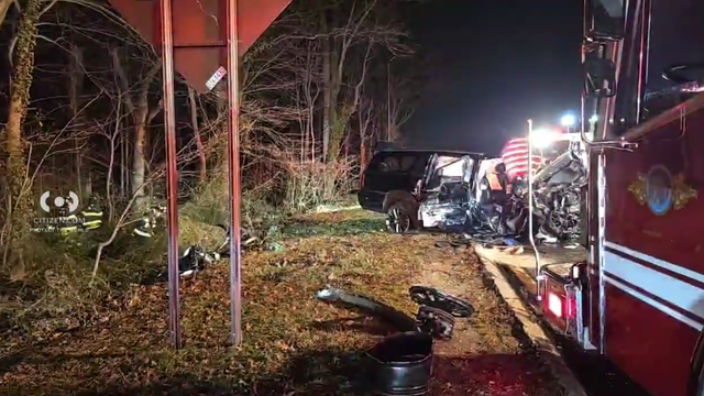 2 killed, 10 injured in wrong-way crash on Southern State Parkway