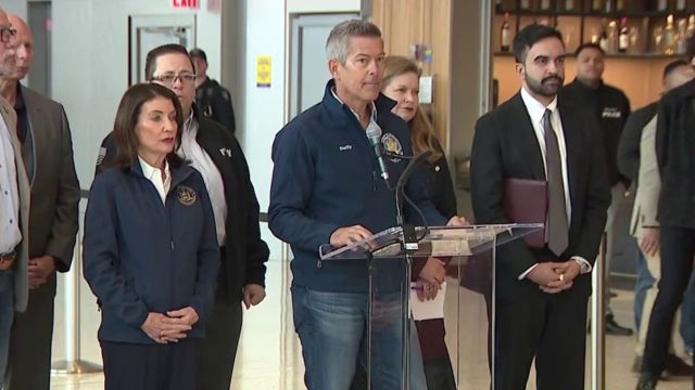 LaGuardia latest: 2 dead, 40+ injured after Air Canada jet collision | LIVE coverage