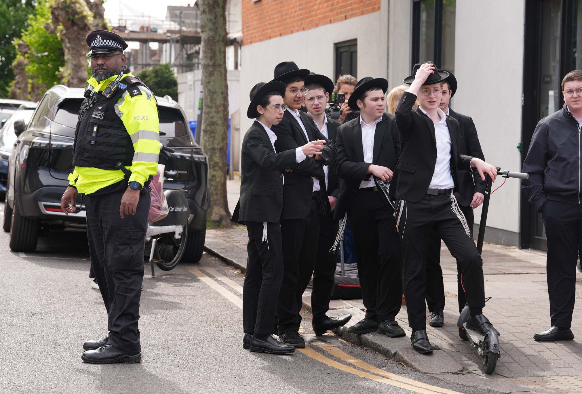 2 stabbed in apparent antisemitic attack in London Jewish neighborhood as King visits NYC