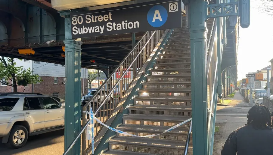 Teen charged with attempted murder after 15-year-old shot on Queens A train