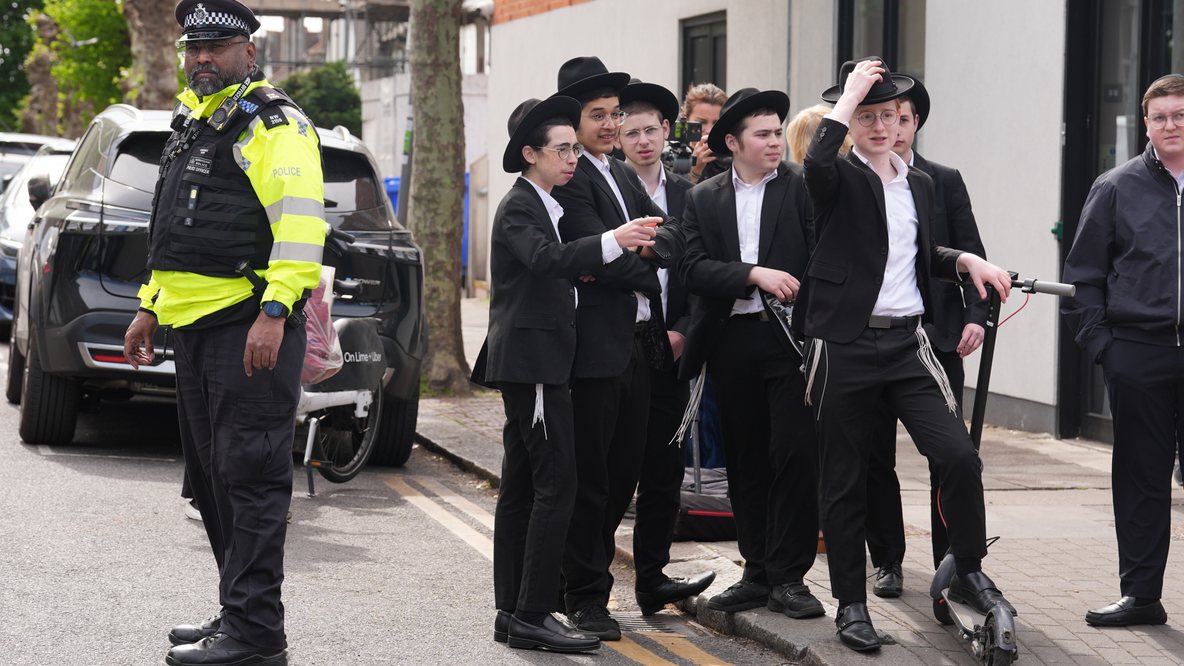 2 stabbed in apparent antisemitic attack in London Jewish neighborhood as King visits NYC