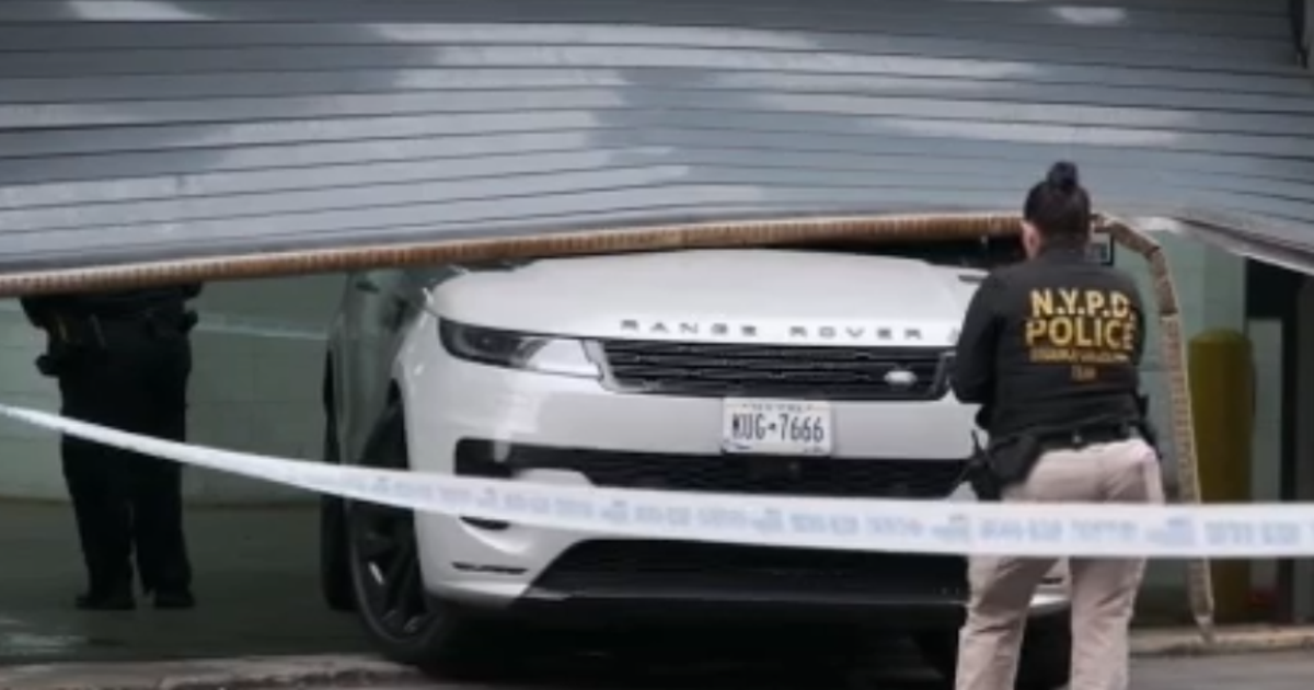 Thieves target luxury cars in Hell's Kitchen garage, 1 crashes nearby