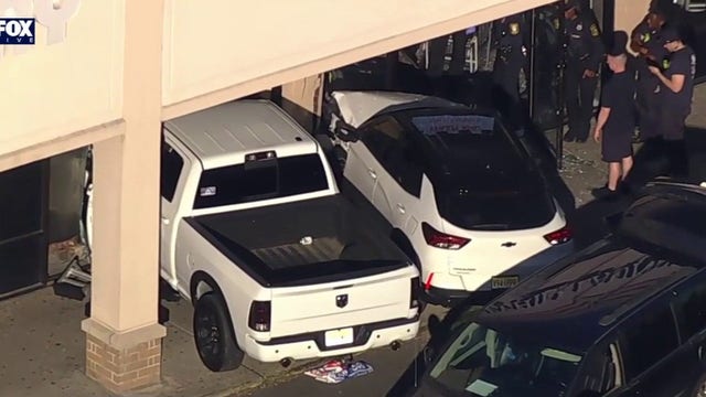 Woman killed in 2-car crash outside laundromat in Newark