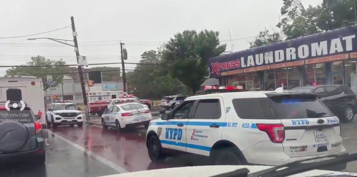 Suspect flees after deadly double shooting in Brooklyn on Memorial Day