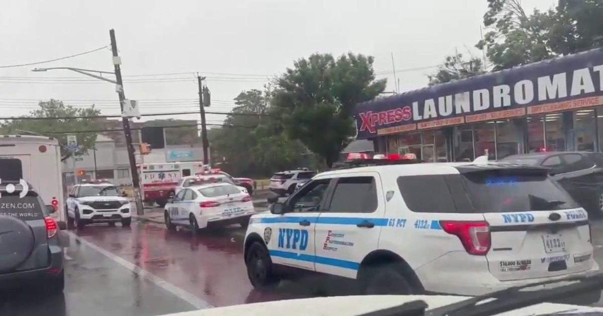 Suspect flees after deadly double shooting in Brooklyn on Memorial Day