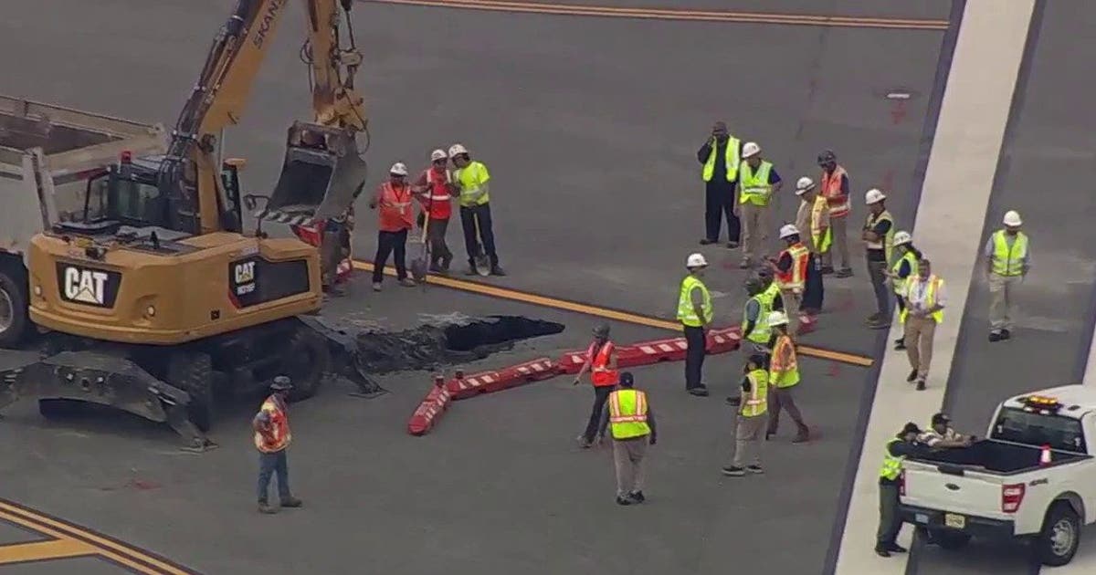 LaGuardia sinkhole: Runway reopens; track flight delays | FOX 5 New York