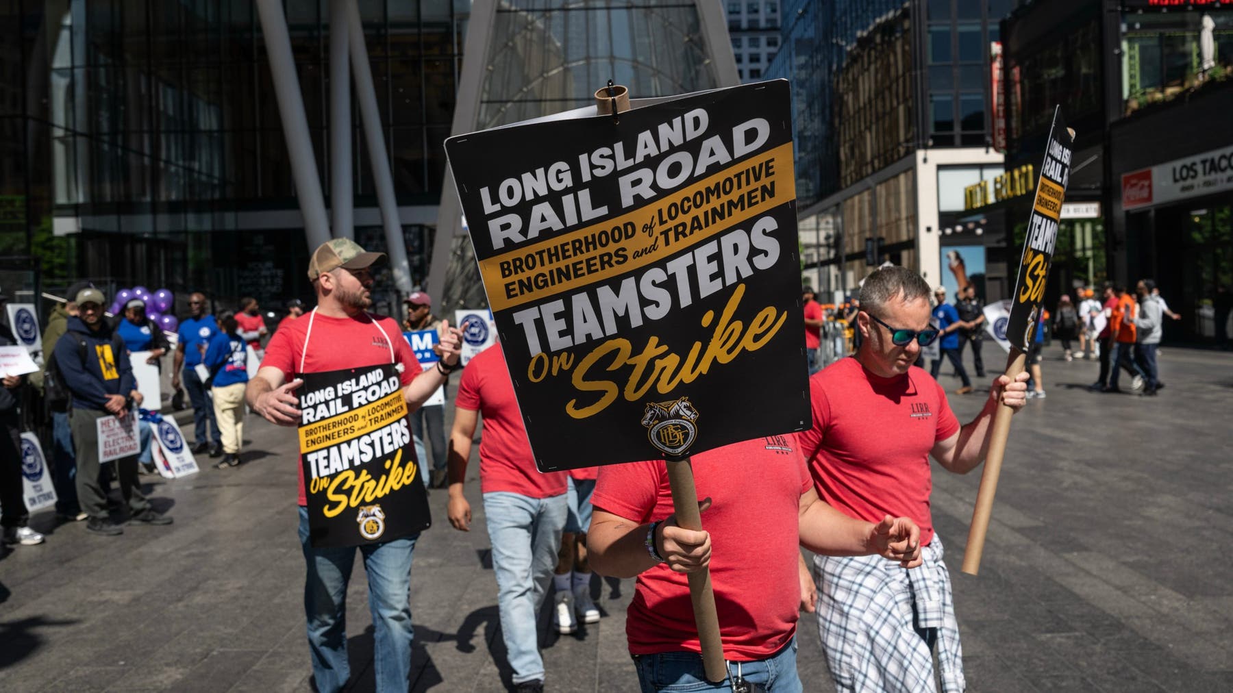 LIRR strike ends, deal is reached; service resumes at noon Tuesday