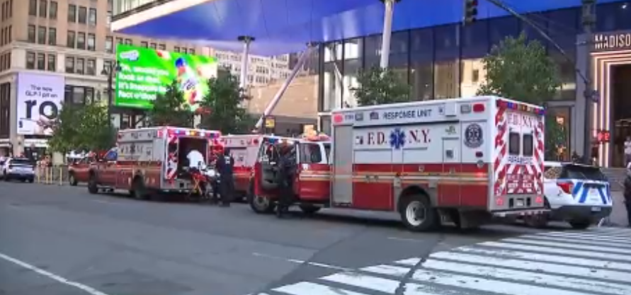 5 people stabbed inside Manhattan’s Penn Station, suspect in custody