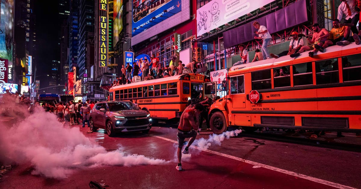 63 arrested after Knicks game crowds turn destructive near Madison Square Garden: NYPD 63 arrested after Knicks game crowds turn destructive near Madison Square Garden: NYPD