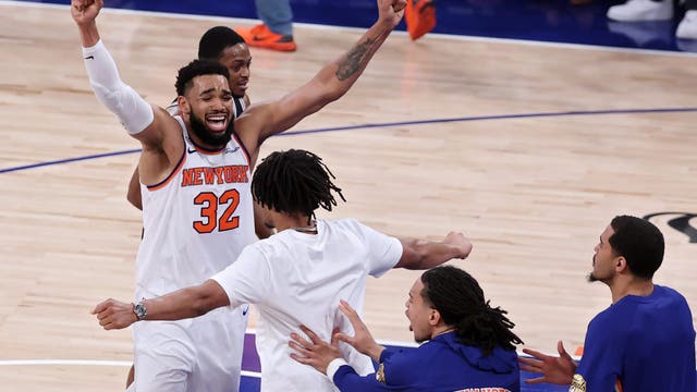 Knicks come back from 29 down, take Game 4 by 1 point