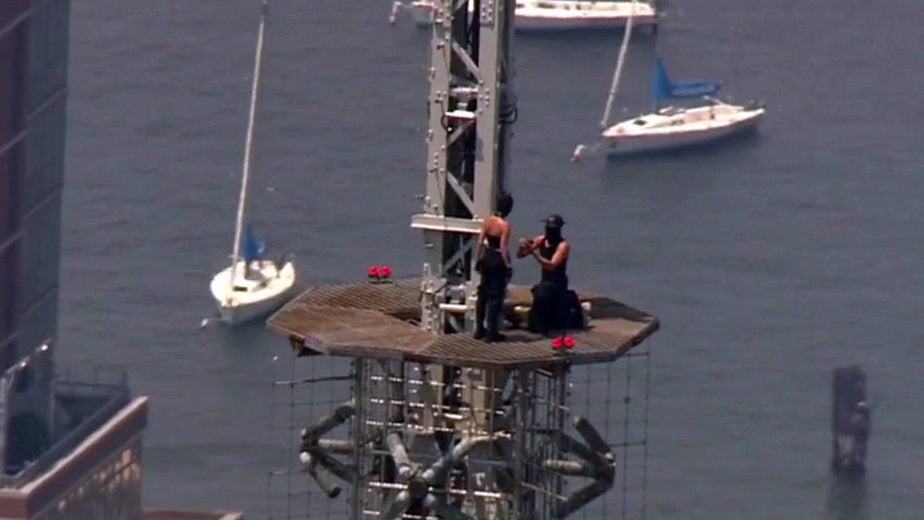 Empire State Building climb: 2 in custody after raising flag in apparent proposal stunt