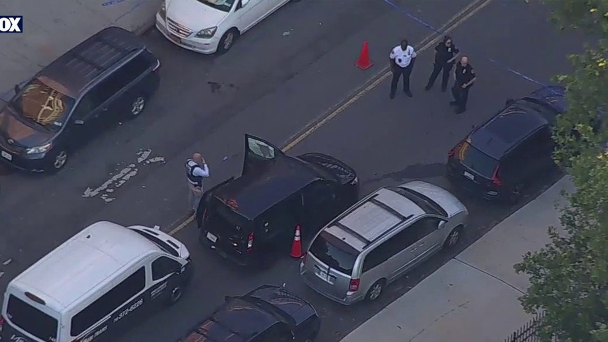 Brooklyn cab driver shot in face after crash, suspect on the run, NYPD says