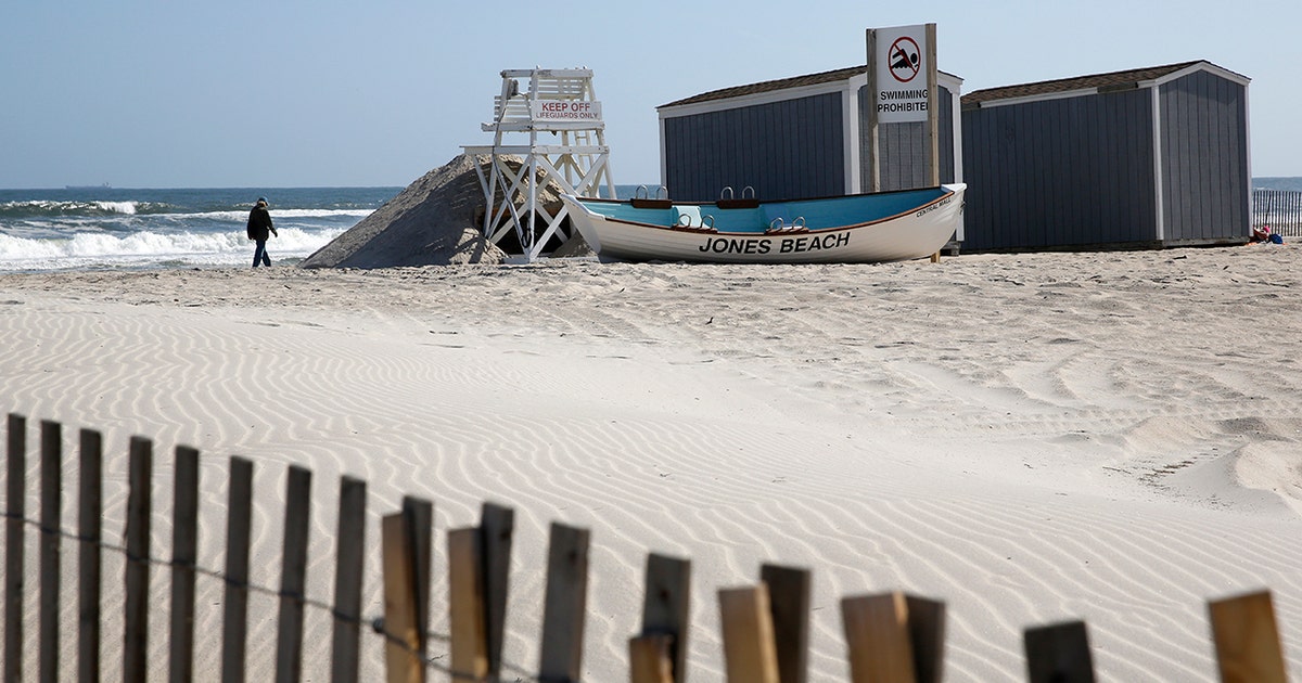 Nadador mordido por tubarão em Jones Beach, Long Island
