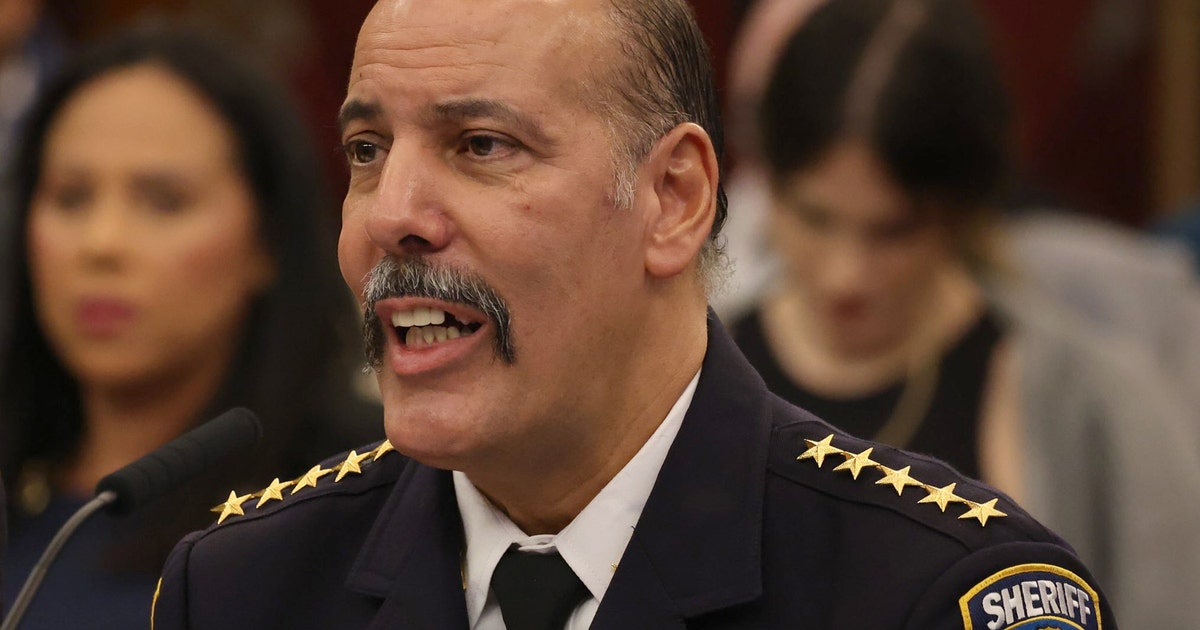 O ex-chefe de polícia de Nova York está sendo investigado pelas autoridades federais, confirmou o escritório de Mamdani