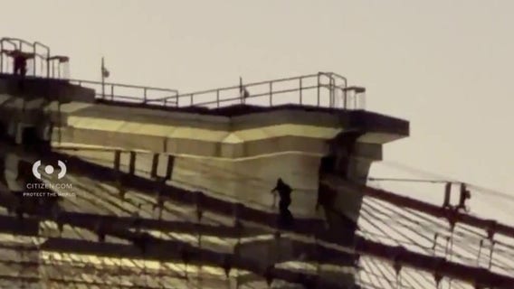 Brooklyn Bridge climber in custody after NYPD rescue