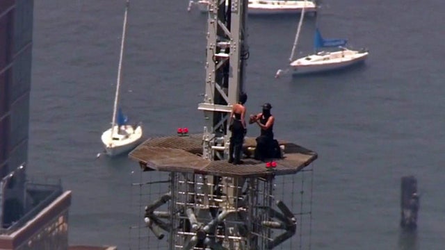 Empire State Building climb: 2 in custody after raising flag in apparent proposal stunt