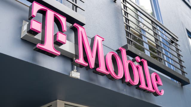 T-Mobile outage: Users report issues with phone, signal