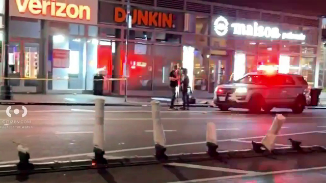 Theater District stabbing injures 2, pair of suspects wanted, NYPD says