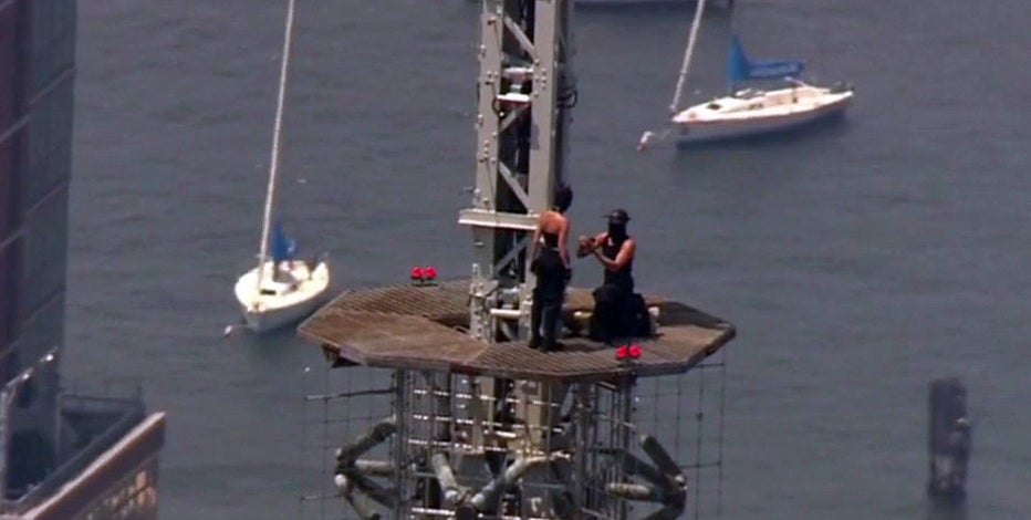 Empire State Building climb: 2 in custody after raising flag in apparent proposal stunt