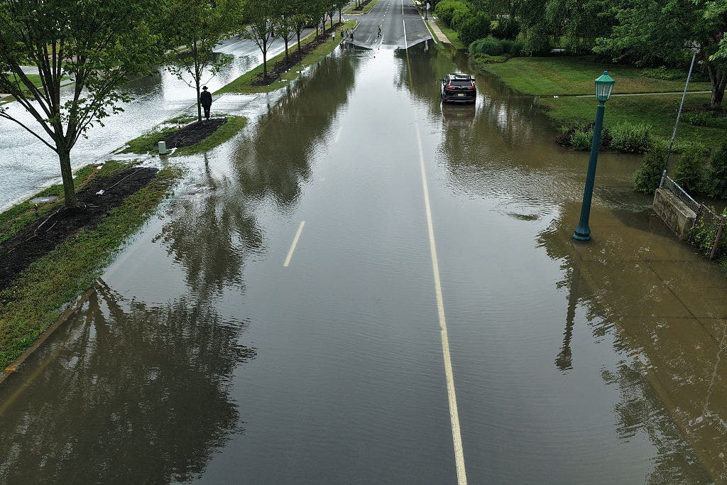 NYC weather: Severe thunderstorms possible Sunday into Monday, Northern NJ under Flood Watch
