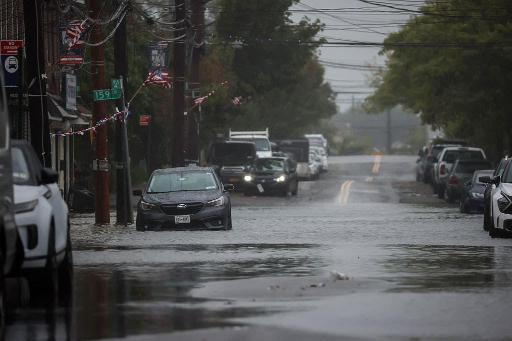 Nor'easter weakens over NYC, but flooding risks remain into Monday