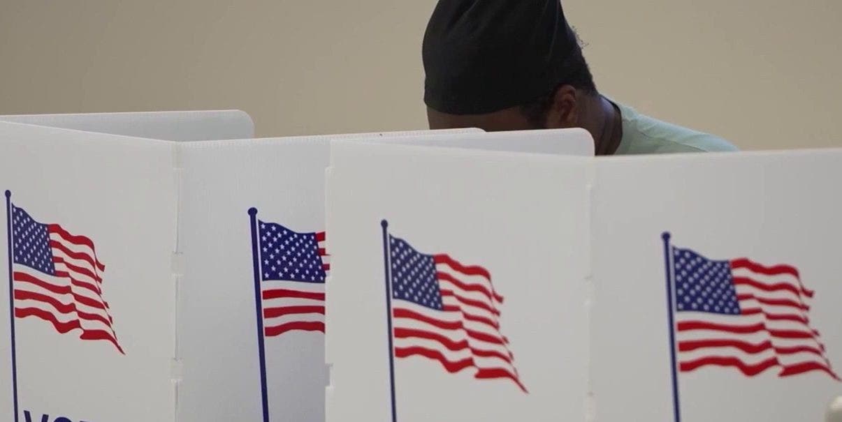 Democrats gaining advantage ahead of midterms as Trump's ratings sink: poll