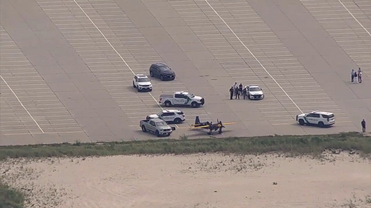 Small plane makes emergency landing at Robert Moses Beach after mechanical issues