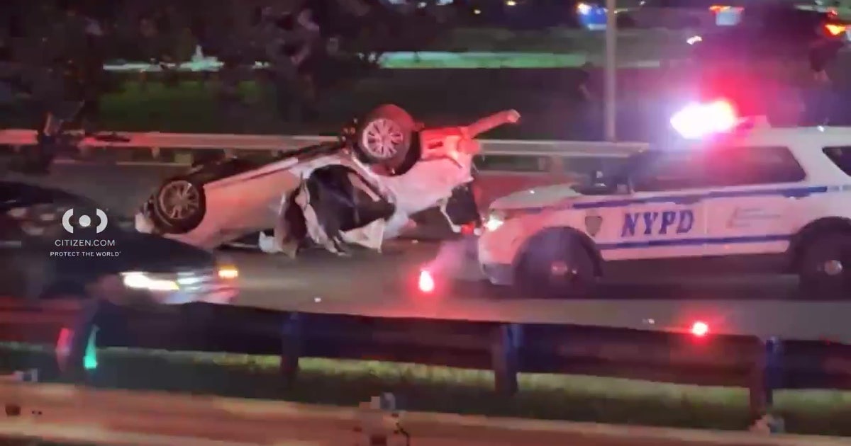 Source image for "Major crash closes both sides of Cross Island Expressway; 6 hospitalized"