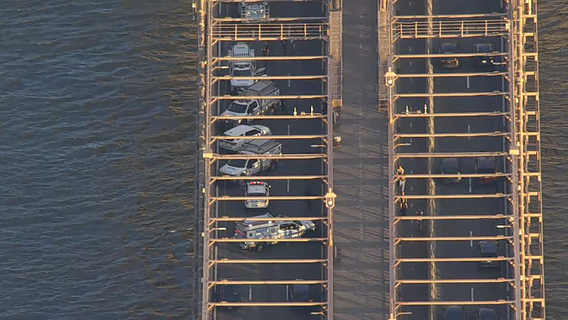 NYPD shoots, kills knife-wielding man on Brooklyn Bridge after bomb threat