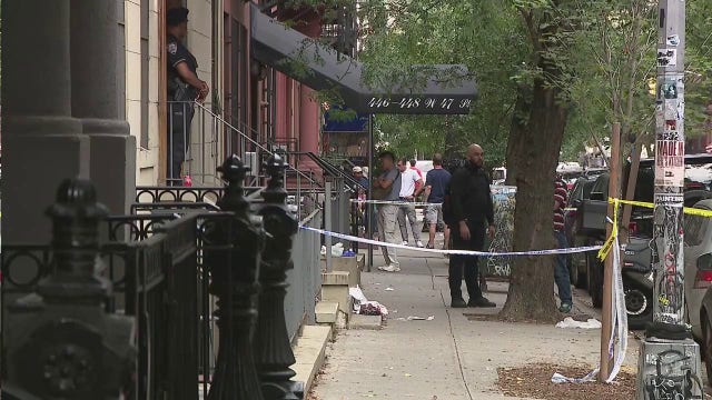 2 stabbed in Hell's Kitchen; 1 dead, 1 injured, NYPD says