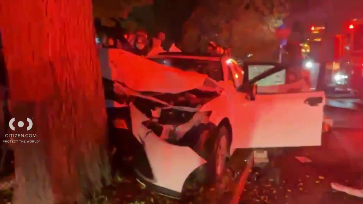 1 dead, 1 critically injured in 3-car crash on Ocean Parkway in Gravesend, Brooklyn