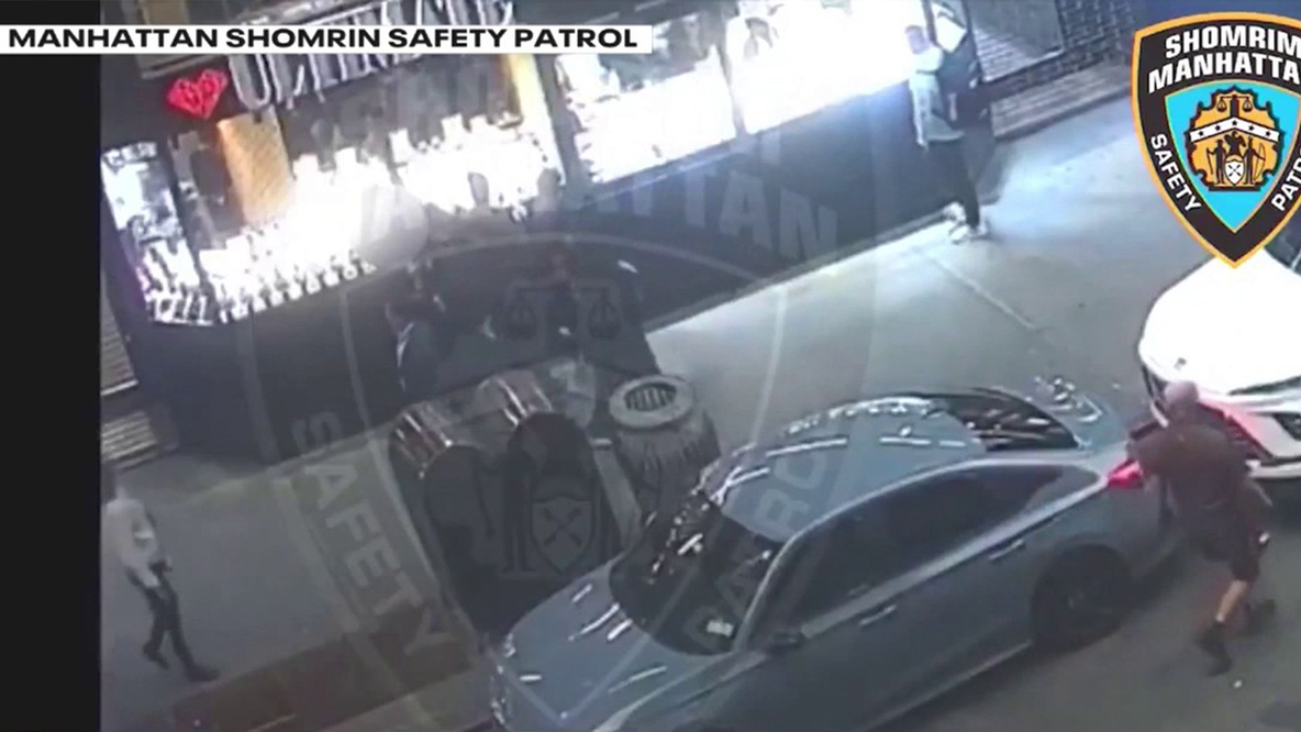 NYPD investigates possible hate crime after Jewish man stabbed in Midtown Manhattan