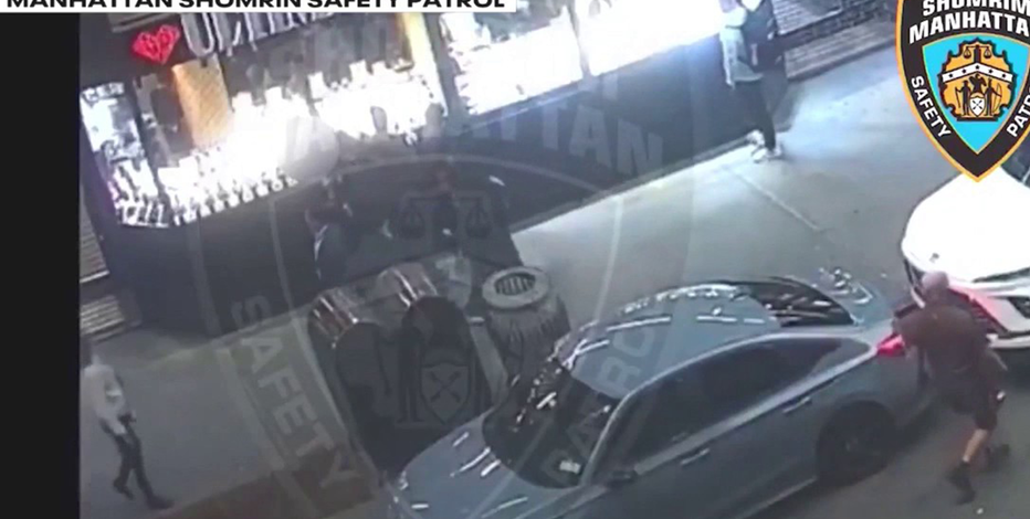 NYPD investigates possible hate crime after Jewish man stabbed in Midtown Manhattan