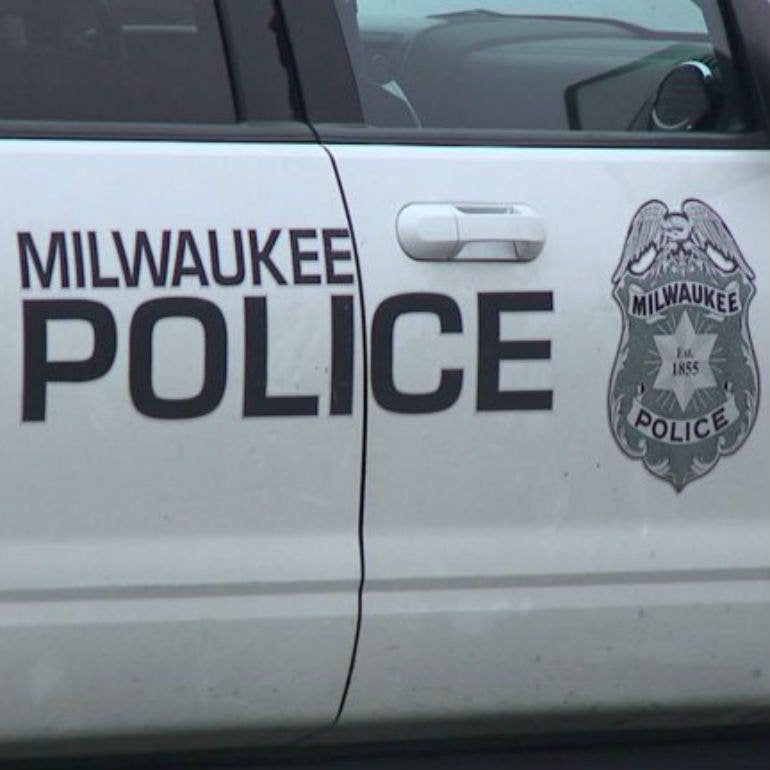 Milwaukee police seek suspects in 2 shootings Sunday; 3 wounded