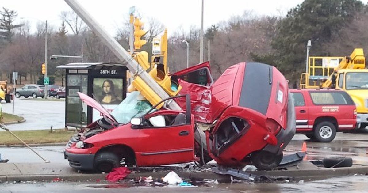 Crash at 35th and Forest Home on Milwaukee's south side | FOX6 Milwaukee
