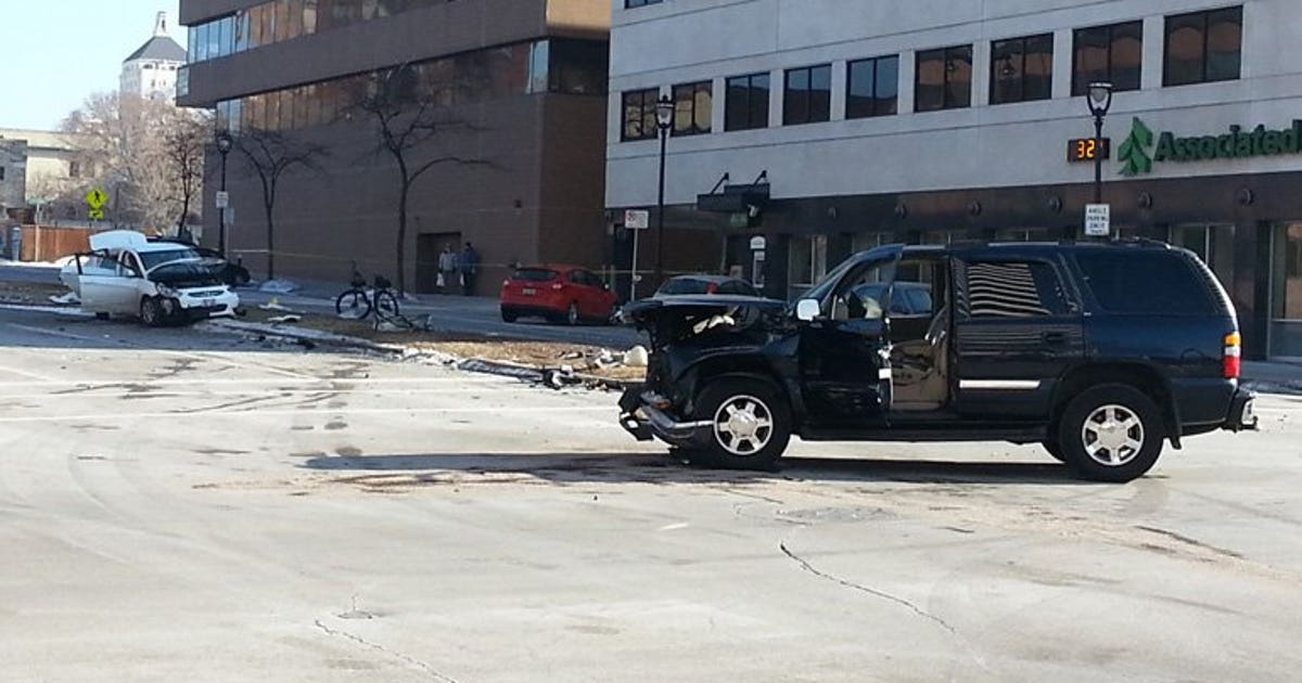Armed robbery leads to police pursuit and crash in downtown Milwaukee ...