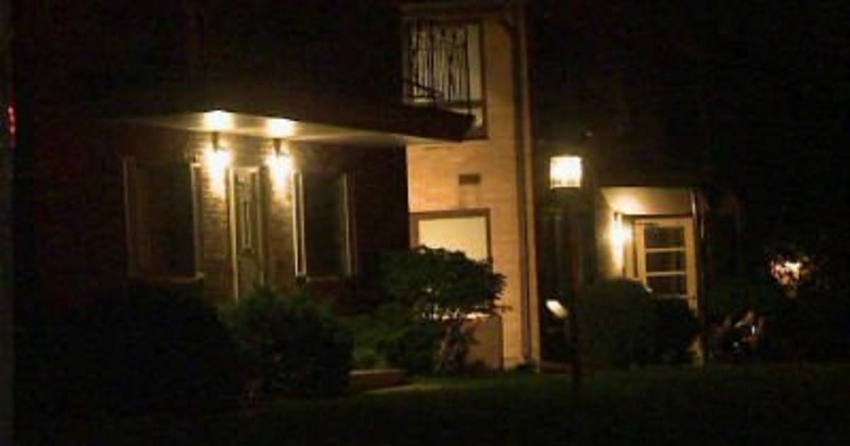 Fire contained in West Allis apartment building | FOX6 Milwaukee