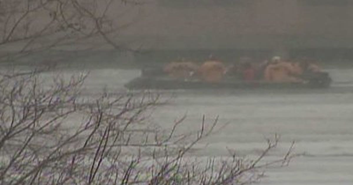 Rescuers pull 8 to safety from Fox River in De Pere | FOX6 Milwaukee