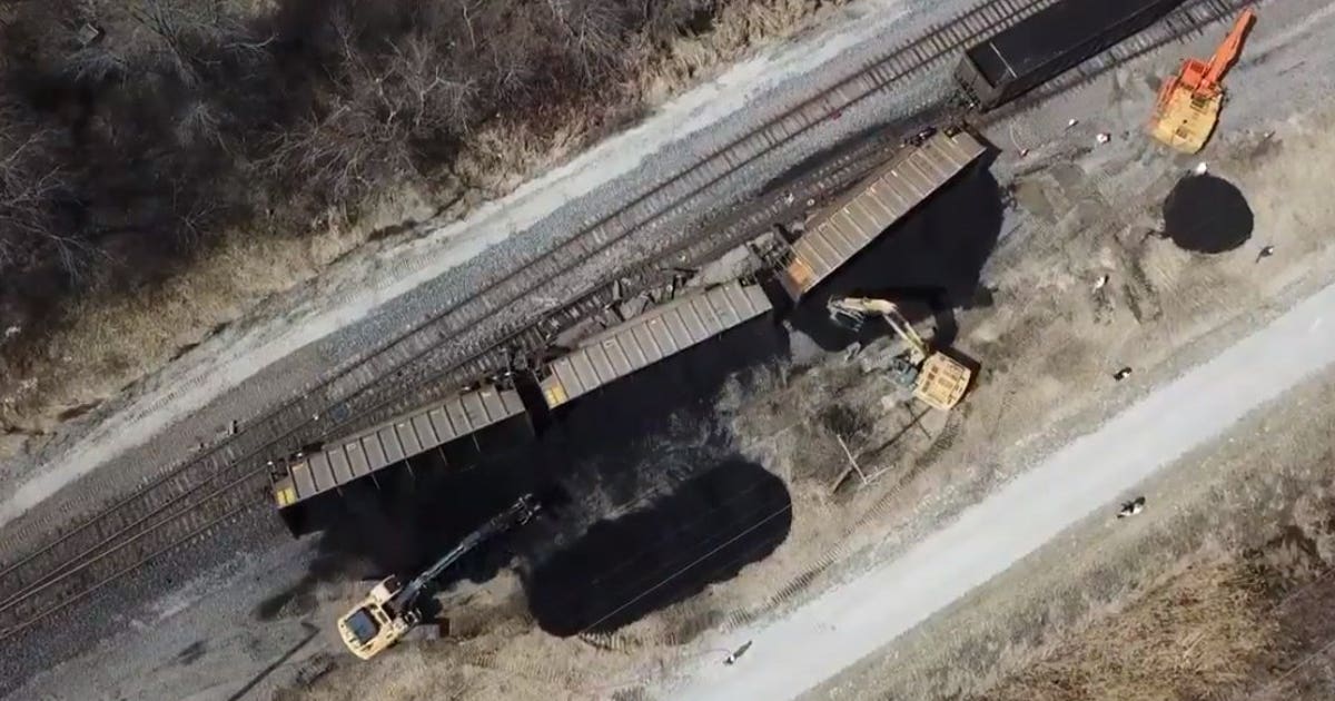 'It actually happened:' Crews clean up coal after 5 train cars derailed ...