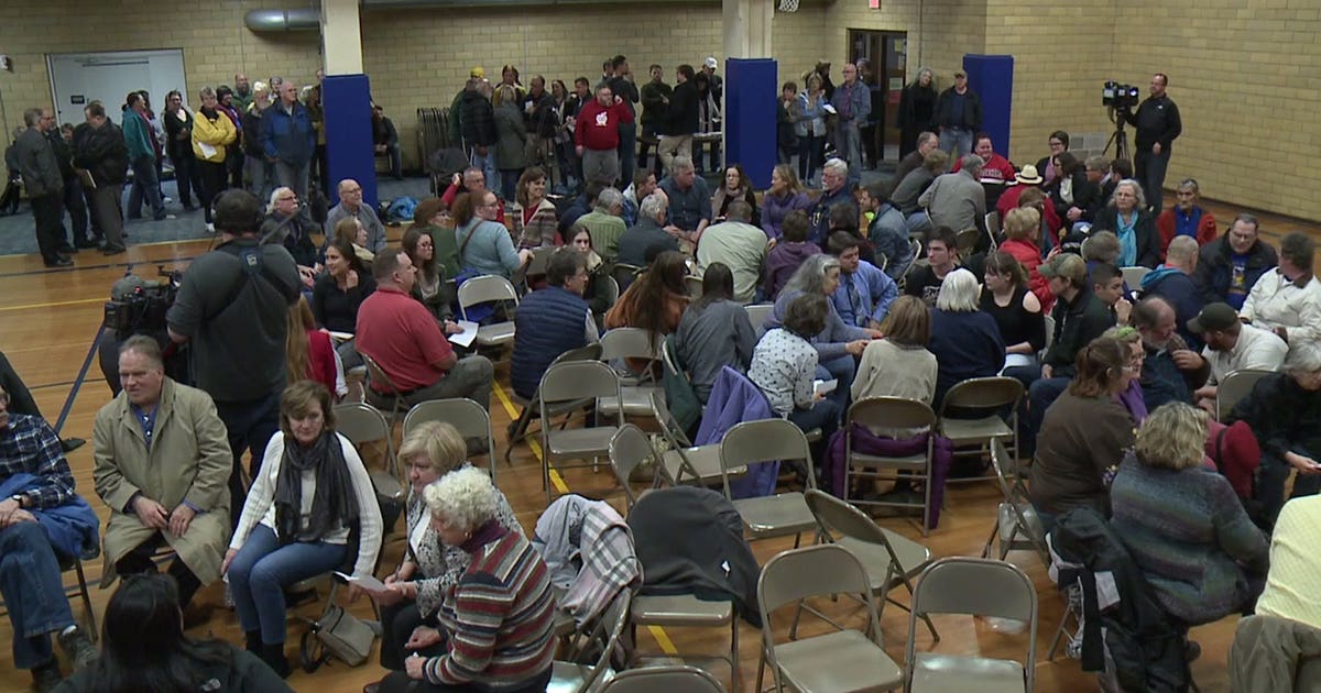 Baraboo community meets to heal following controversial prom photo ...