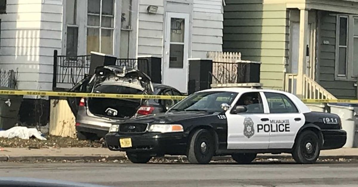 Car crashes into home on Milwaukee's south side, driver seriously ...