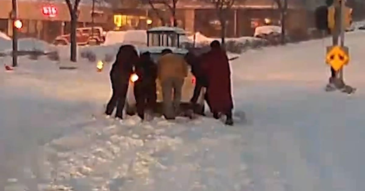 Watch: MCTS driver, passengers rush off bus to help car stuck on ...